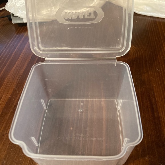 Vintage Kraft Singles plastic box In great shape and the lid snaps on tightly - Picture 3 of 4